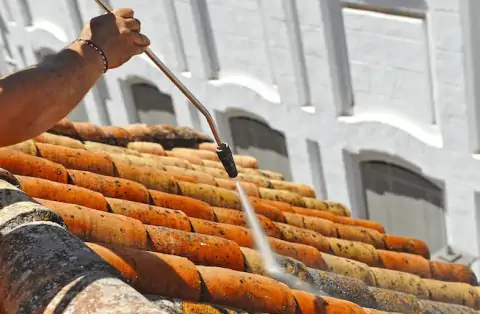 Nettoyage de toitures - Caderousse